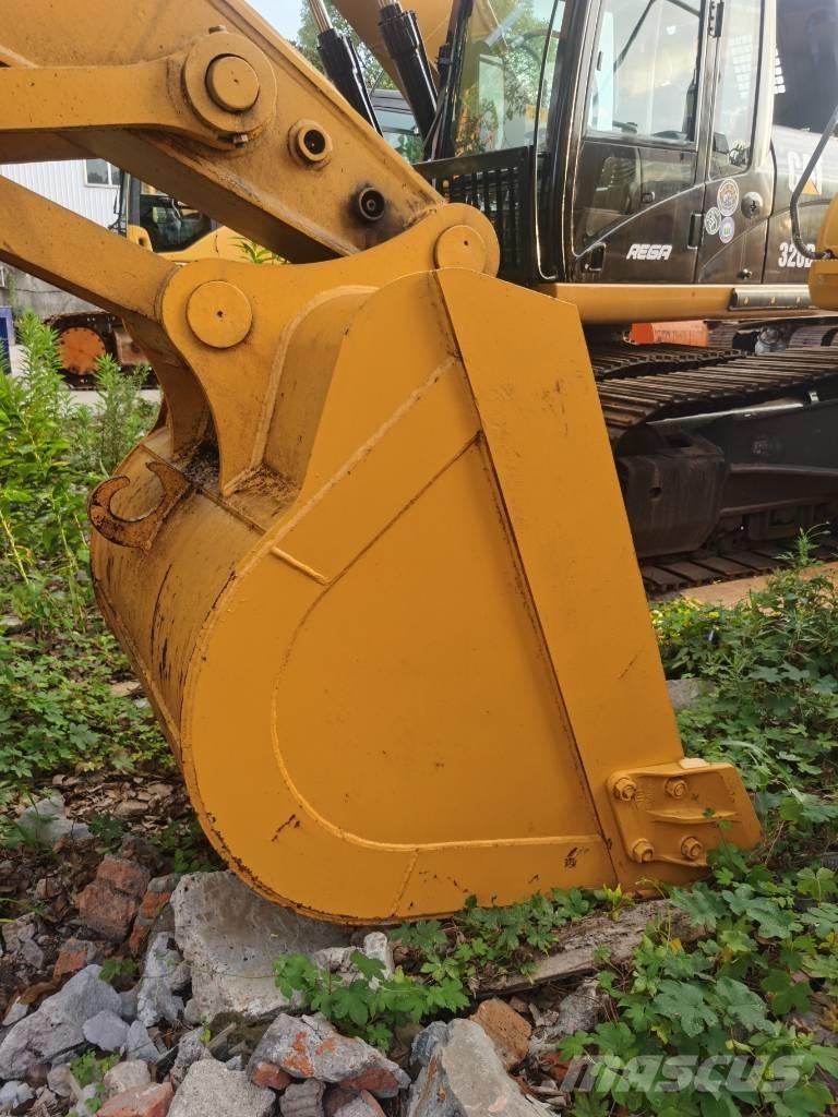 Komatsu PC 220-7 大型油圧ショベル12t以上（パワーショベル・ユンボ）