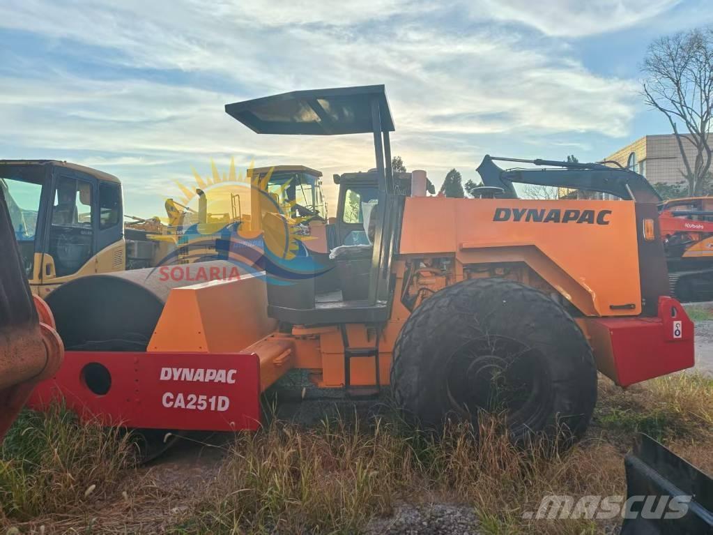 Dynapac CA 251 D 振動ローラ