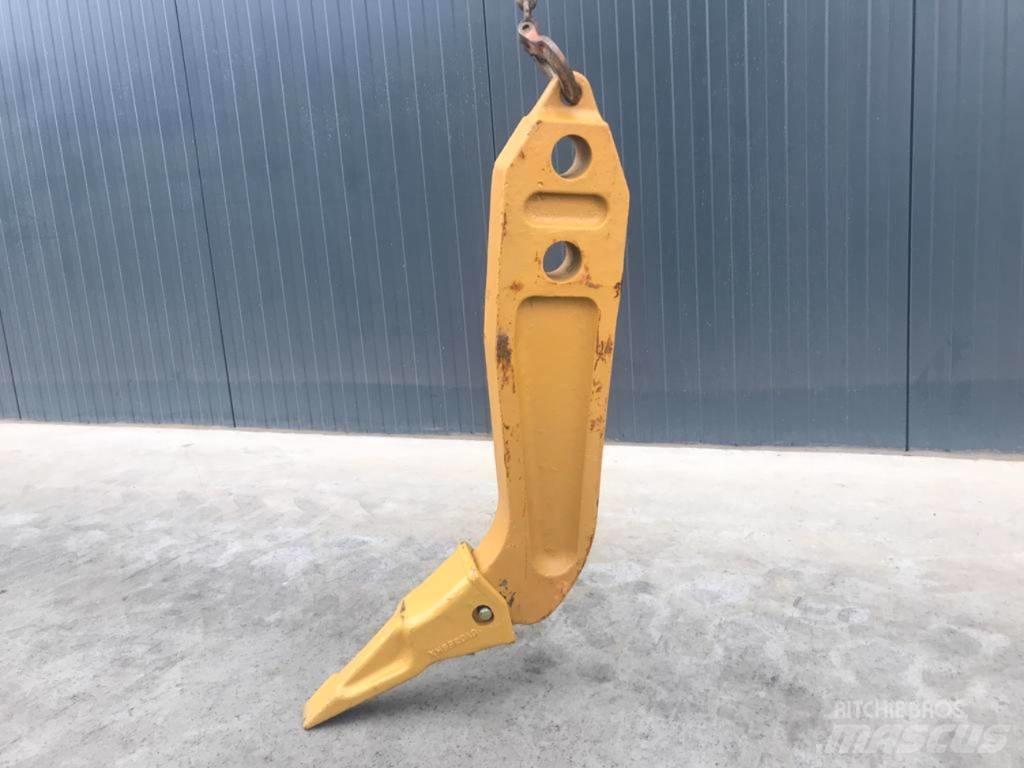 Komatsu D61 Shank スカリファイヤ