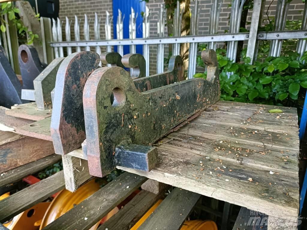 JCB WELD ON BRACKETS その他ローダーアクセサリー・アタッチメント