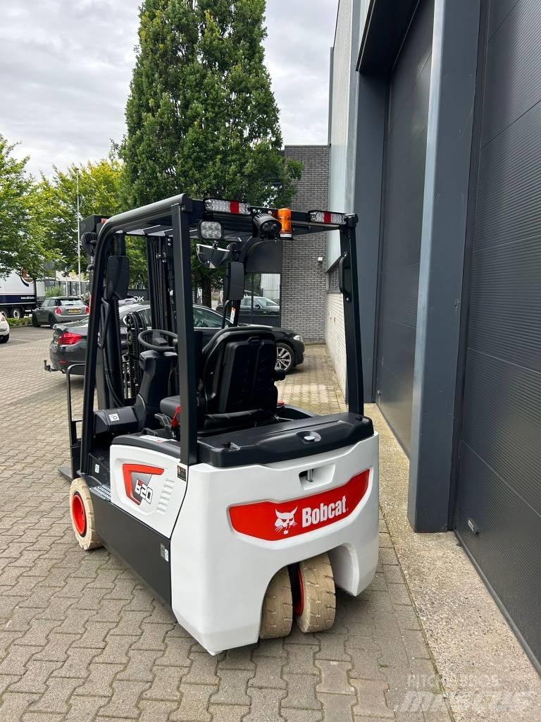 Bobcat B 20 T-7 Plus バッテリーフォークリフト