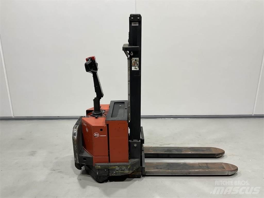 BT PSS 1200 自走式スタッカー
