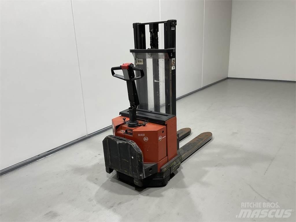 BT PSS 1200 自走式スタッカー