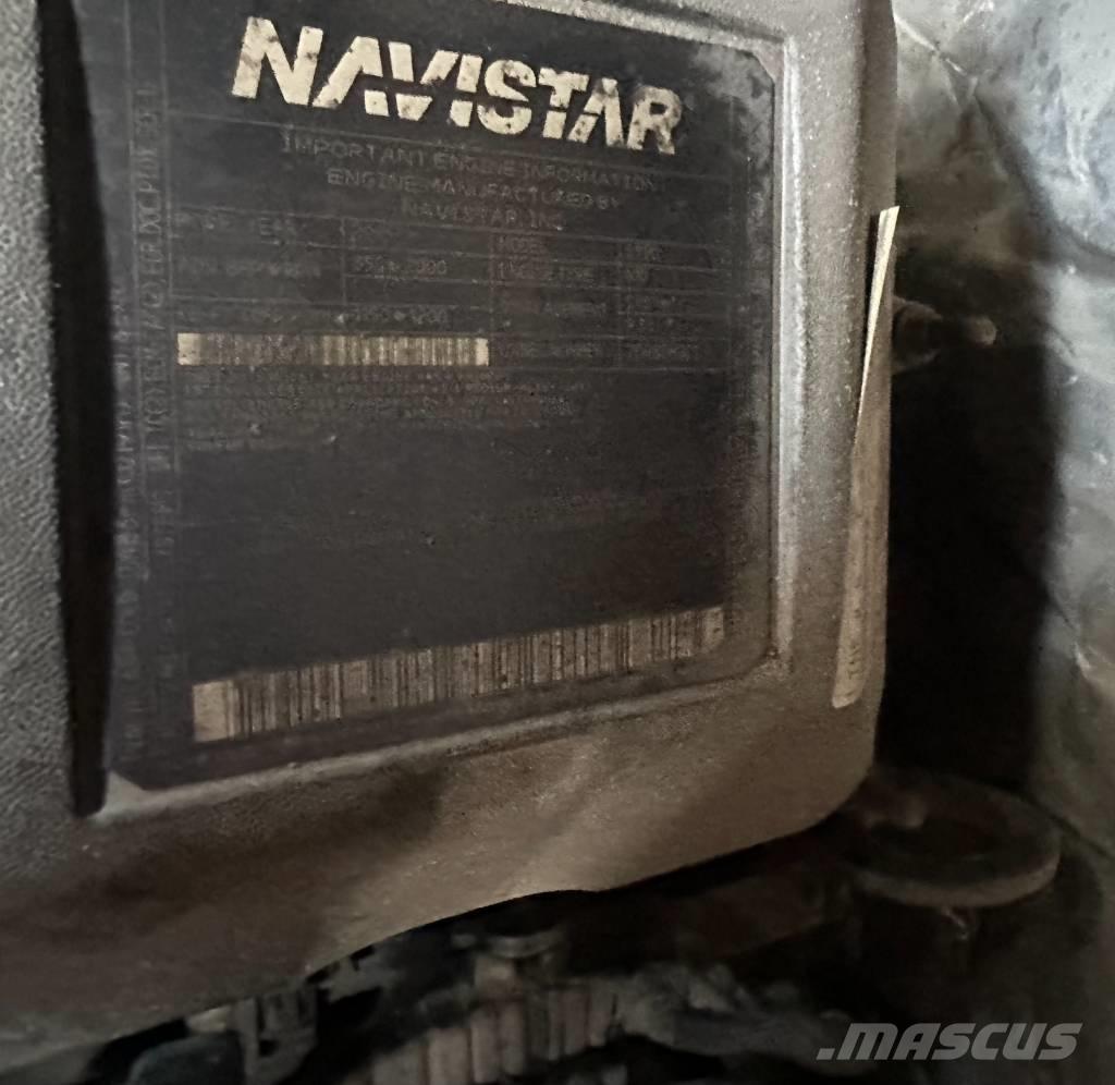 International 7400 コンバイン／バキュームトラック