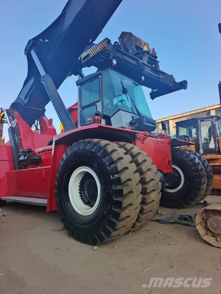 Kalmar DRF 450 リーチスタッカー