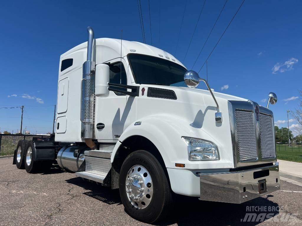Kenworth T 880 中古トラクターヘッド | トレーラーヘッド