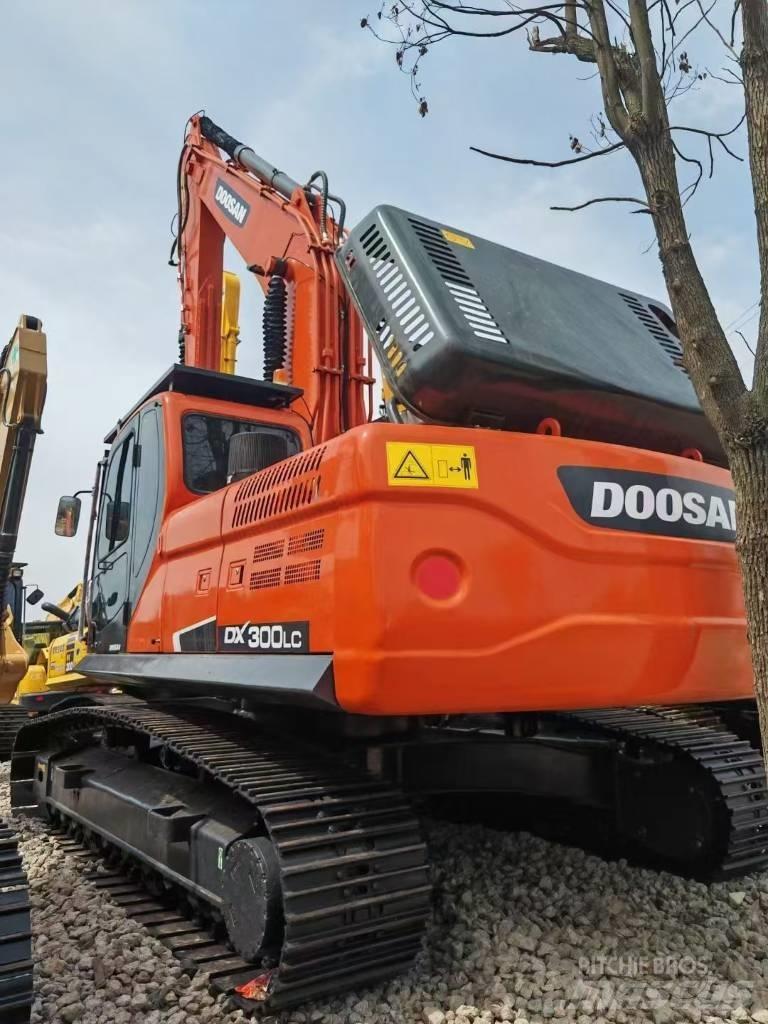 Doosan DX 300 LCA 大型油圧ショベル12t以上（パワーショベル・ユンボ）