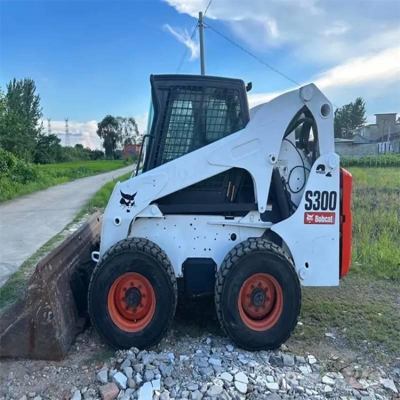 Bobcat S 300 スキッドステアローダー