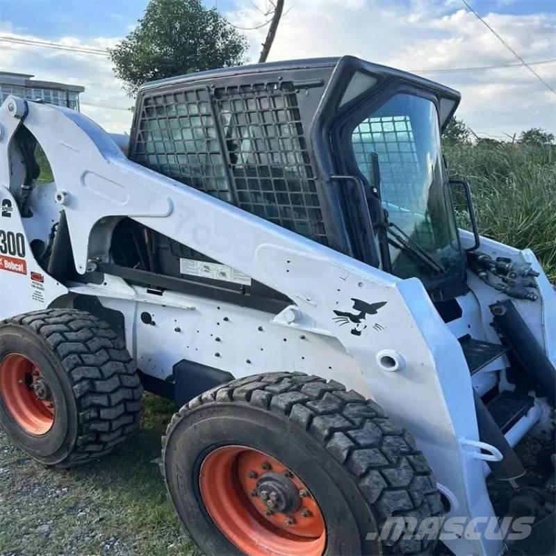 Bobcat S 300 スキッドステアローダー