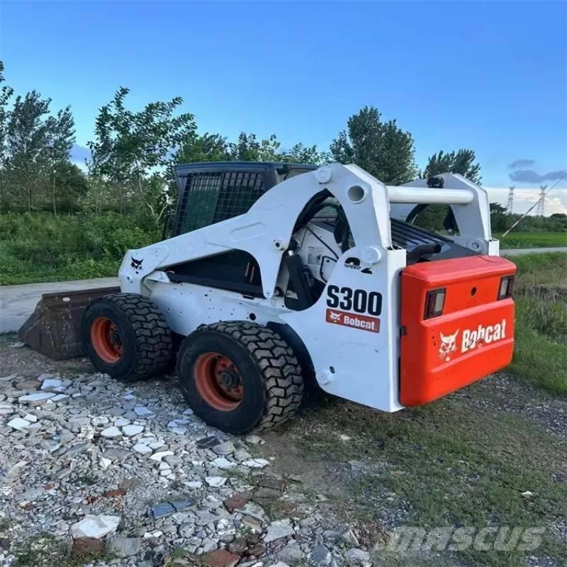 Bobcat S 300 スキッドステアローダー