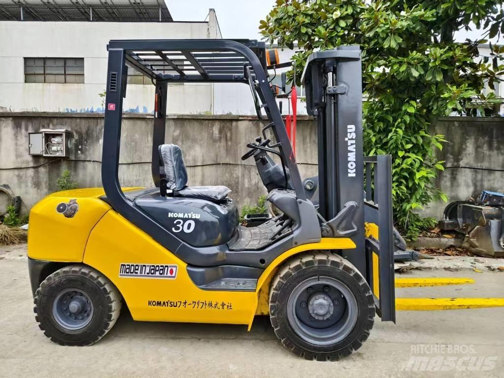 Komatsu FD 30 T-17 ディーゼル・軽油
