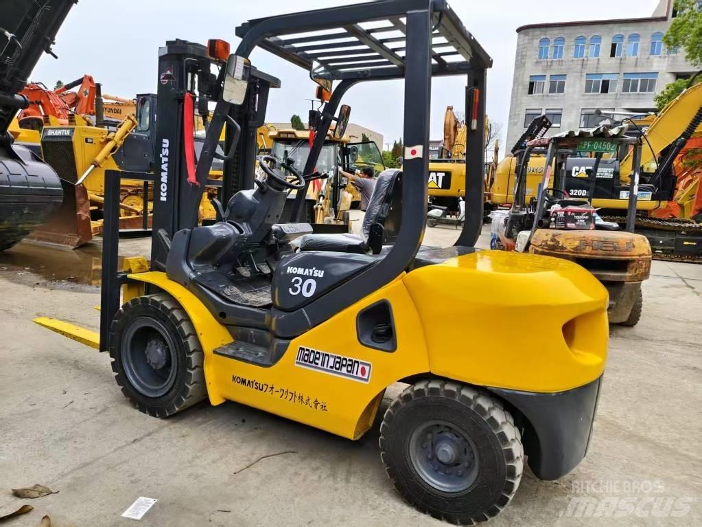 Komatsu FD 30 T-17 ディーゼル・軽油