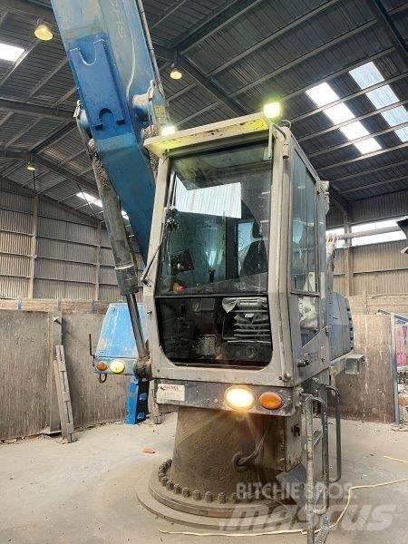 Fuchs AHL 831 D 廃棄物／工業産廃処理機