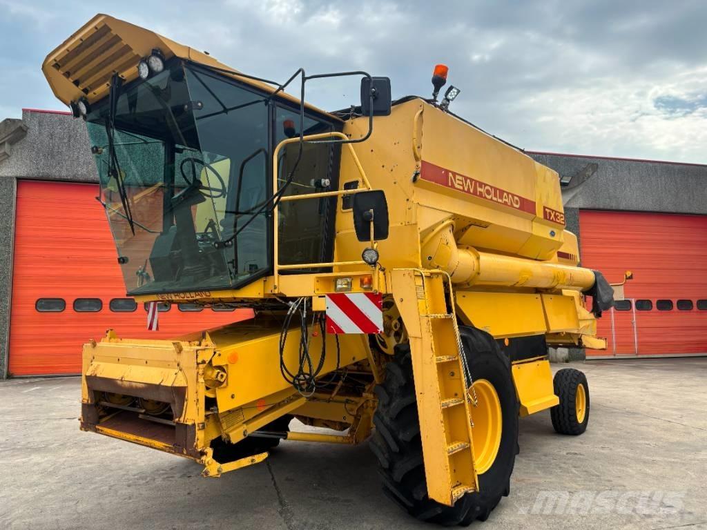 New Holland TX 32 コンバイン