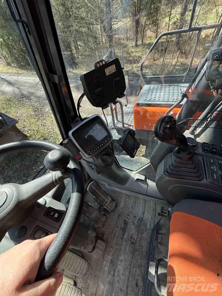 Doosan DX 170 W-5 ホイール式油圧ショベル（パワーショベル・ユンボ・バックホー）