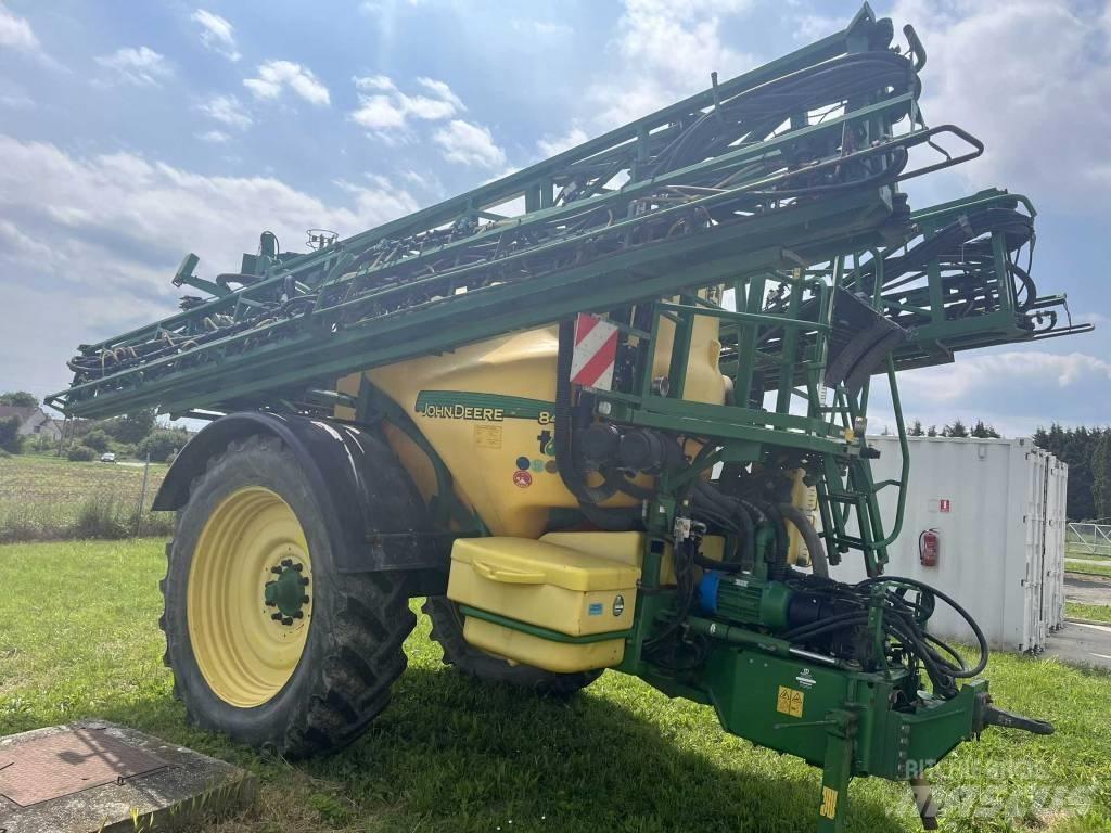 John Deere 840 i 牽引型スプレイヤー