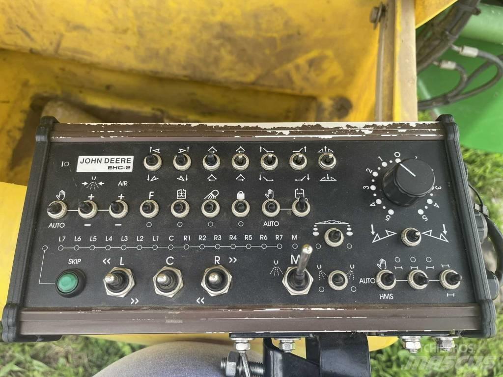 John Deere 840 i 牽引型スプレイヤー