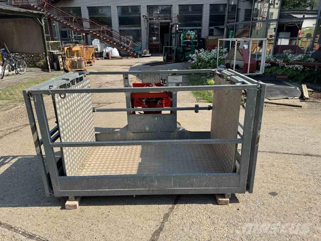 Manitou N 4M 垂直昇降型リフト