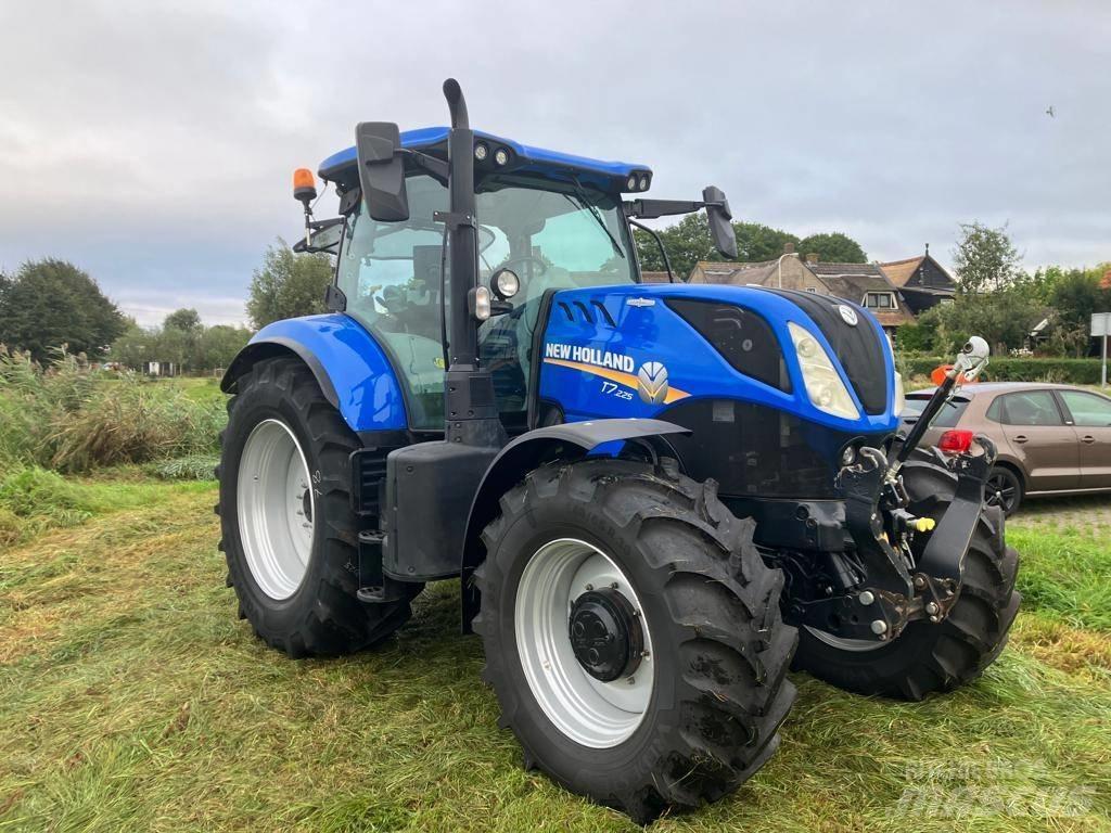 New Holland T7.225 トラクター