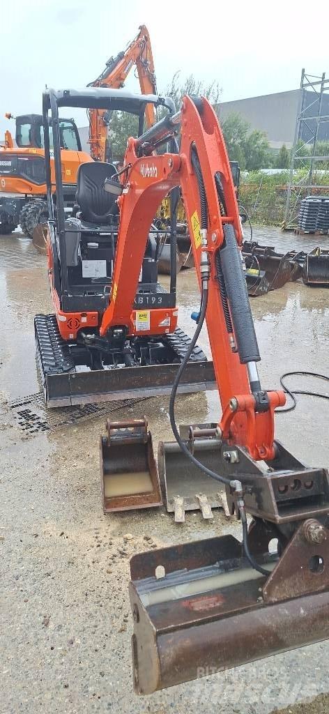 Kubota KX 019-4 ミニ油圧ショベル 7t以下（ミニユンボ・ミニディガー）