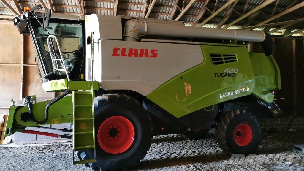 CLAAS Tucano 420 コンバイン