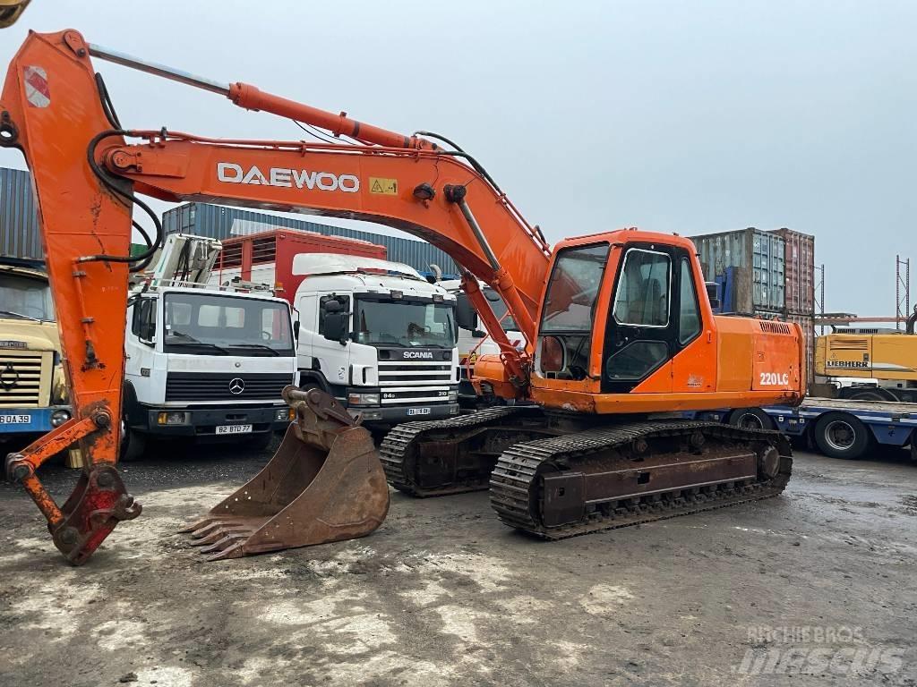 Daewoo Solar 220 LC 大型油圧ショベル12t以上（パワーショベル・ユンボ）