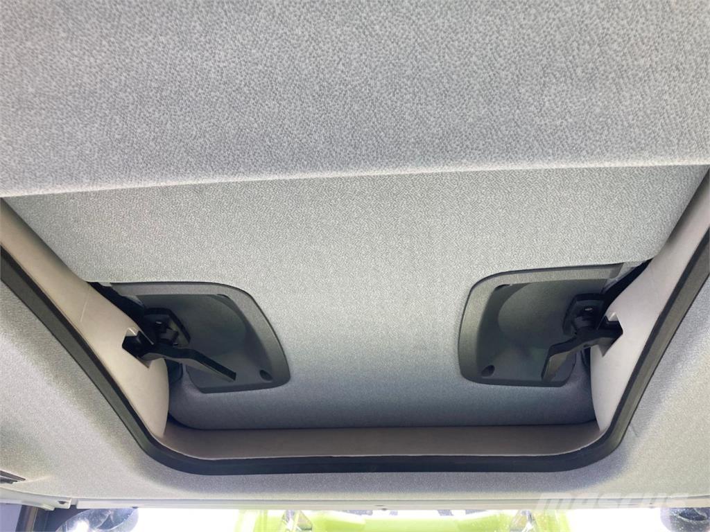 CLAAS Arion 440 トラクター