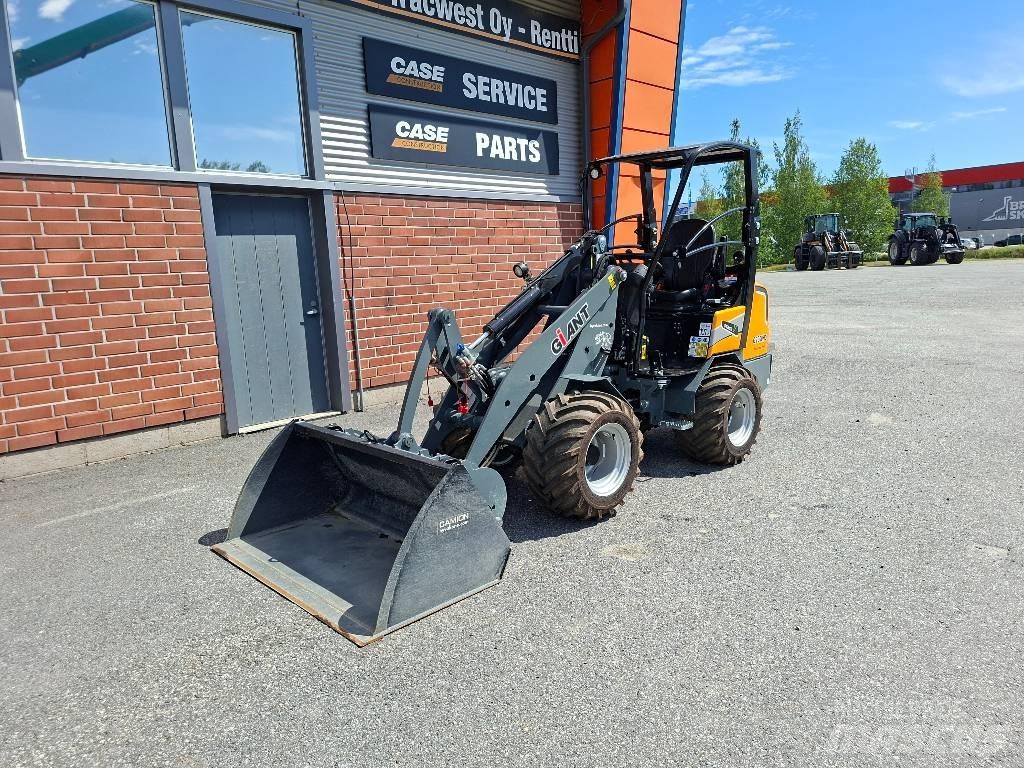 GiANT G 2300 HD 多目的ローダー