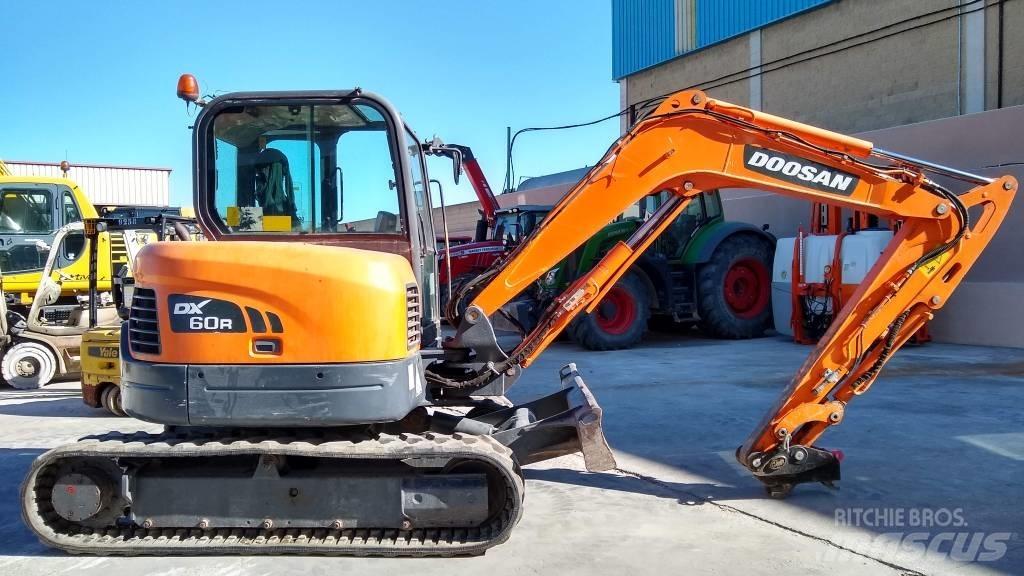 Doosan DX 60 R ミニ油圧ショベル 7t以下（ミニユンボ・ミニディガー）