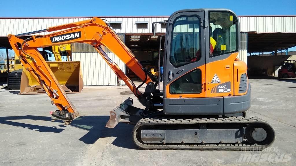 Doosan DX 60 R ミニ油圧ショベル 7t以下（ミニユンボ・ミニディガー）