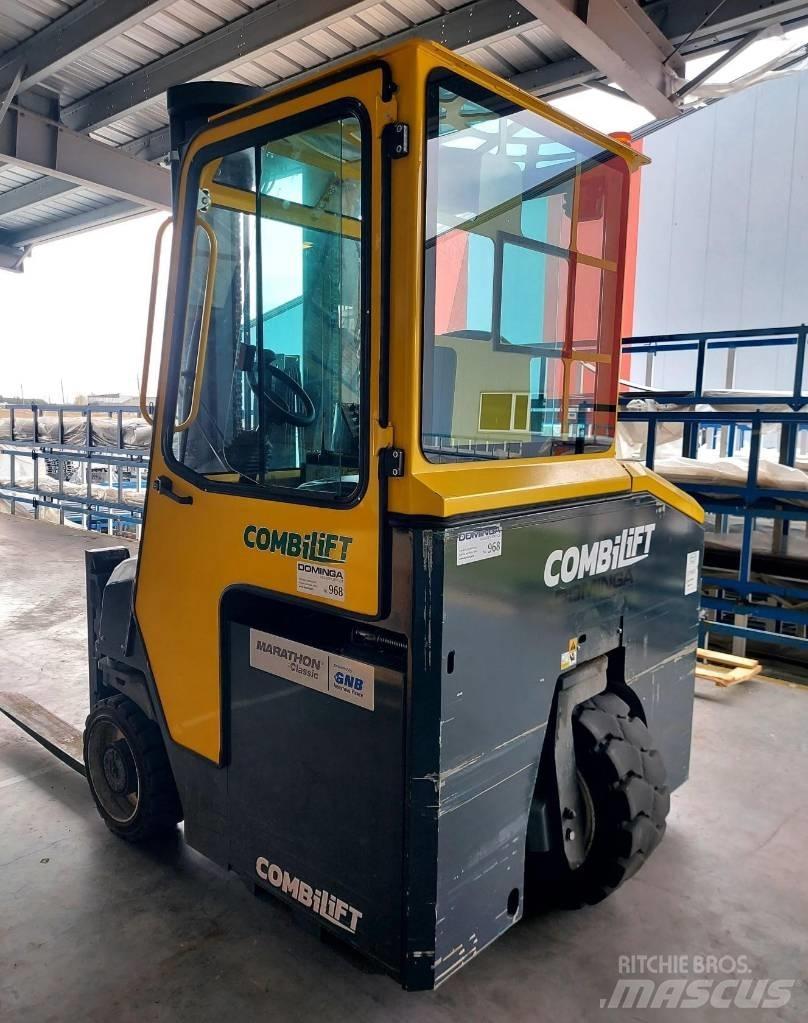 Combilift CBE4 全方向リーチ型フォークリフト