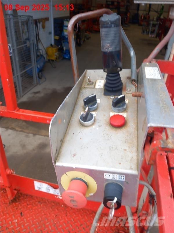 SkyJack SJ 8841 RT シザースリフト