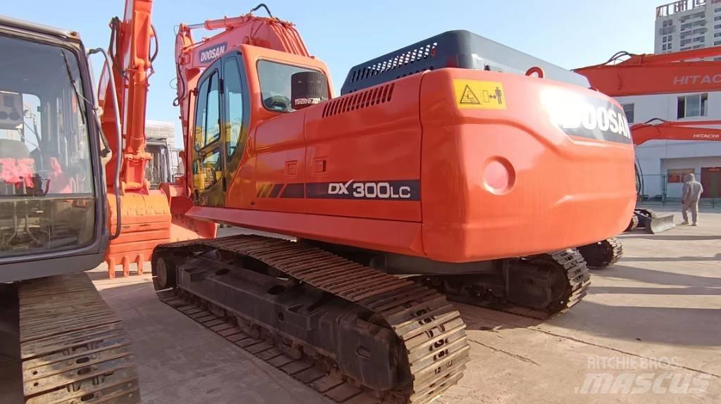 Doosan DX 300 LC 大型油圧ショベル12t以上（パワーショベル・ユンボ）
