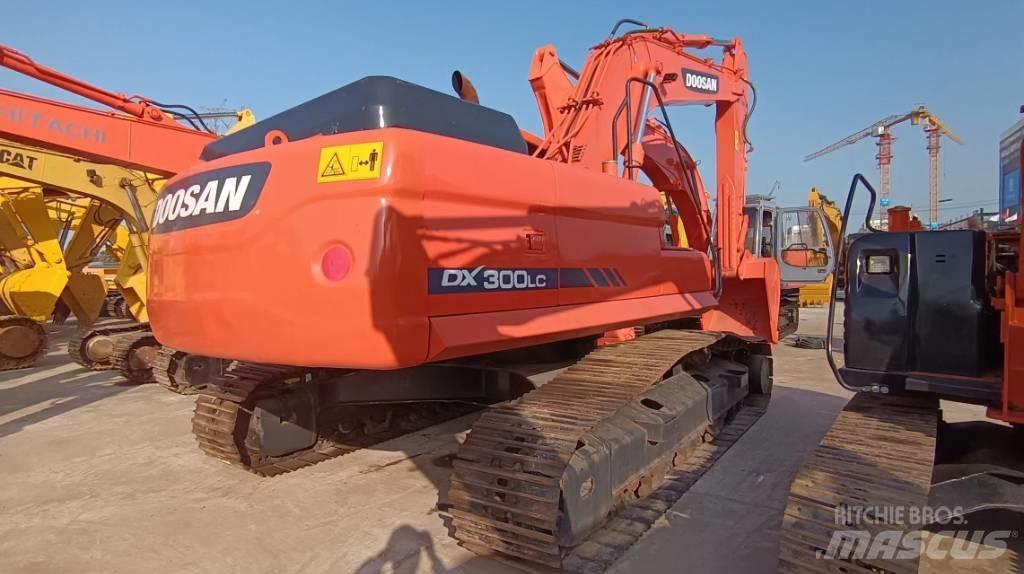 Doosan DX 300 LC 大型油圧ショベル12t以上（パワーショベル・ユンボ）