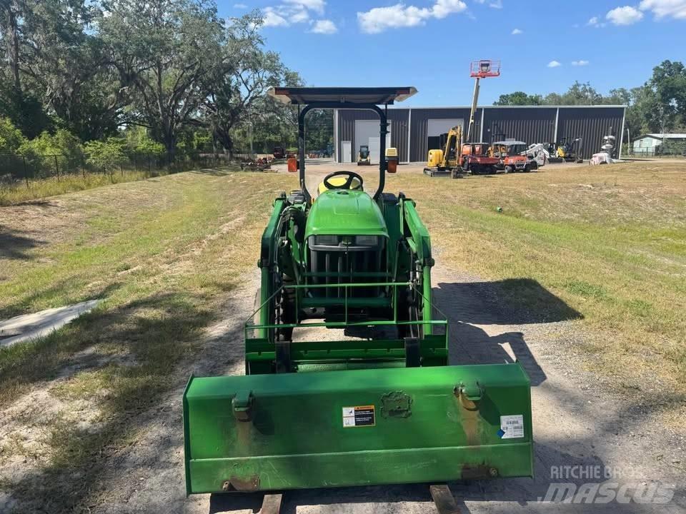 John Deere 3038 E トラクター