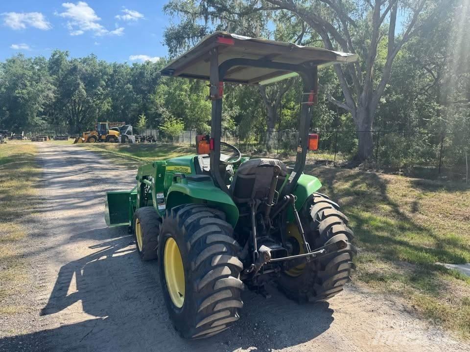 John Deere 3038 E トラクター