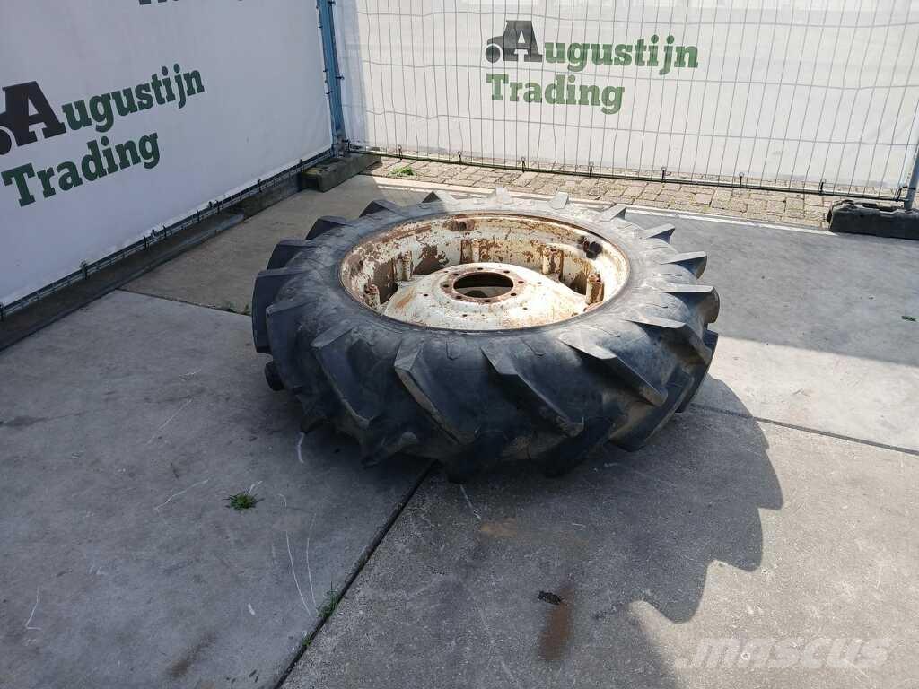 Renault 781-4 トラクター