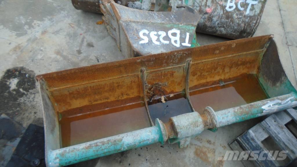 Takeuchi TB 235 ミニ油圧ショベル 7t以下（ミニユンボ・ミニディガー）