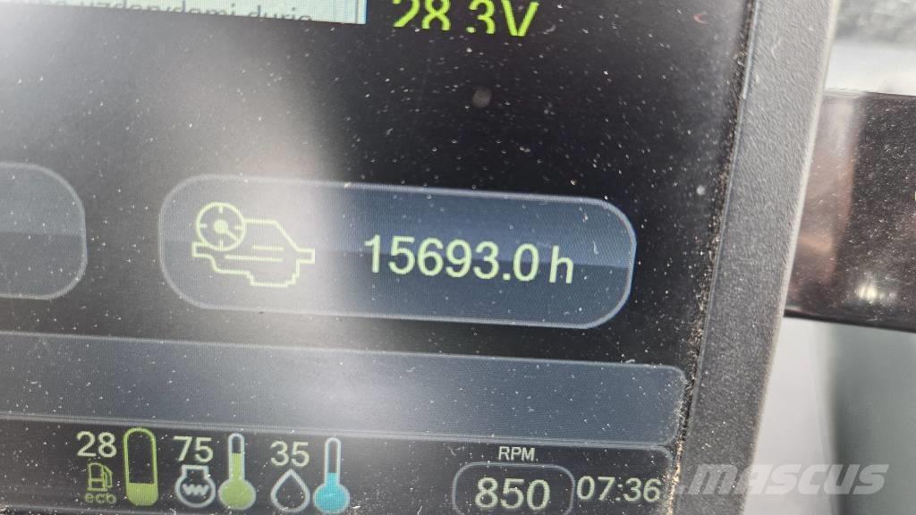 Komatsu 855 フォワーダー