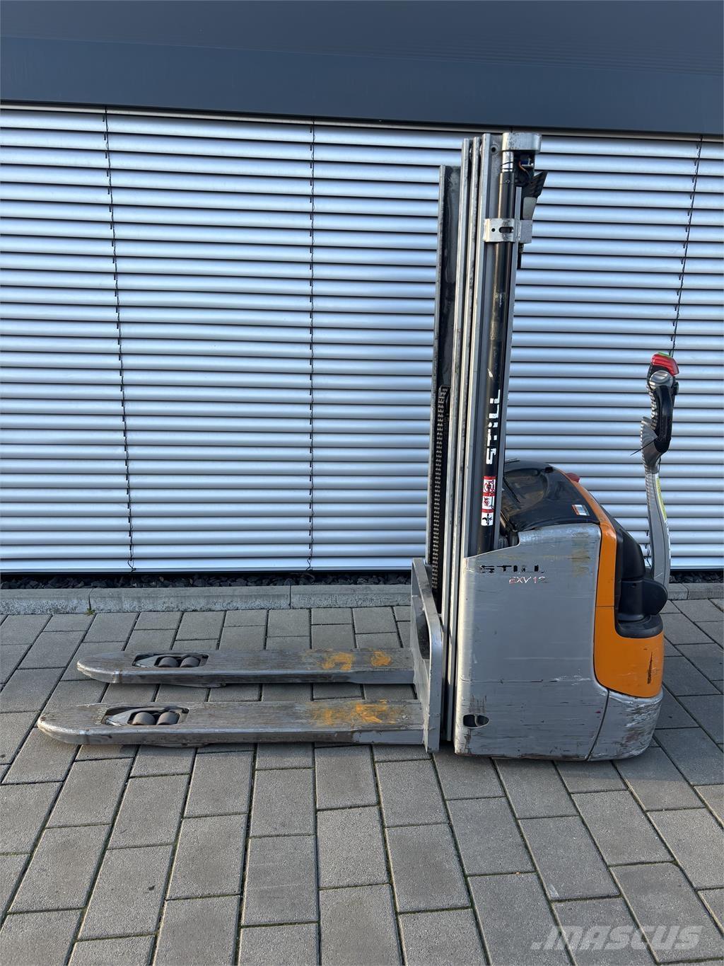 Still EXV 12i 自走式スタッカー