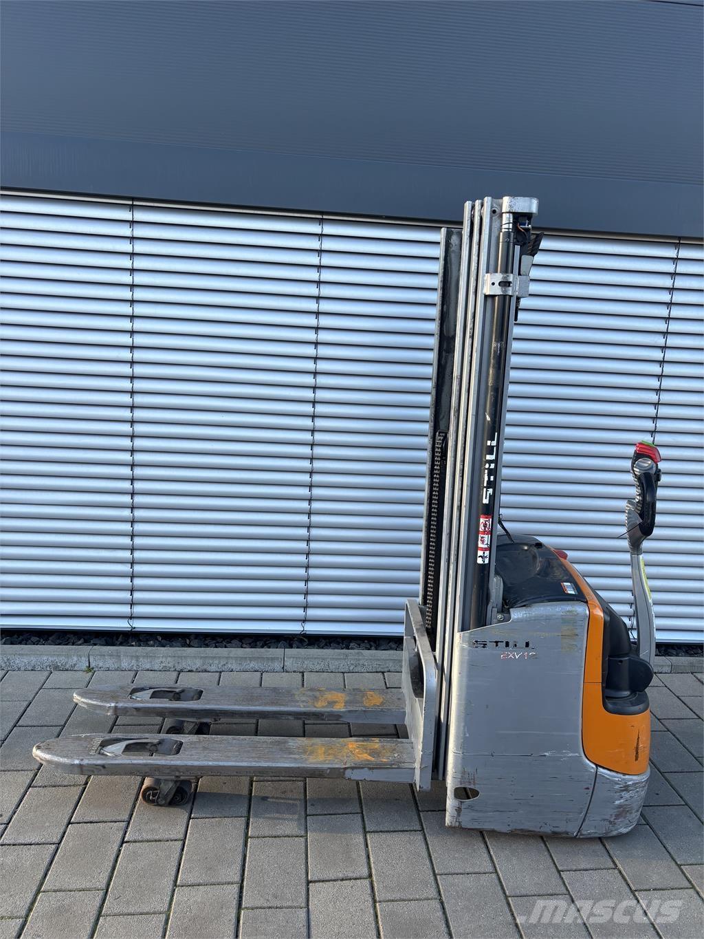 Still EXV 12i 自走式スタッカー