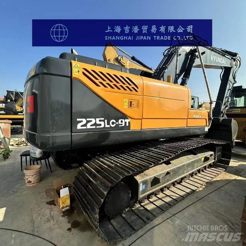 Hyundai R225 大型油圧ショベル12t以上（パワーショベル・ユンボ）