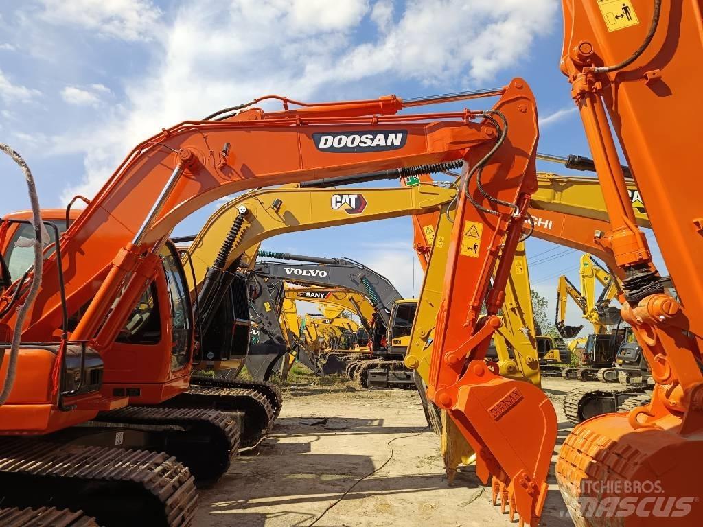 Doosan DX 150 LC 大型油圧ショベル12t以上（パワーショベル・ユンボ）