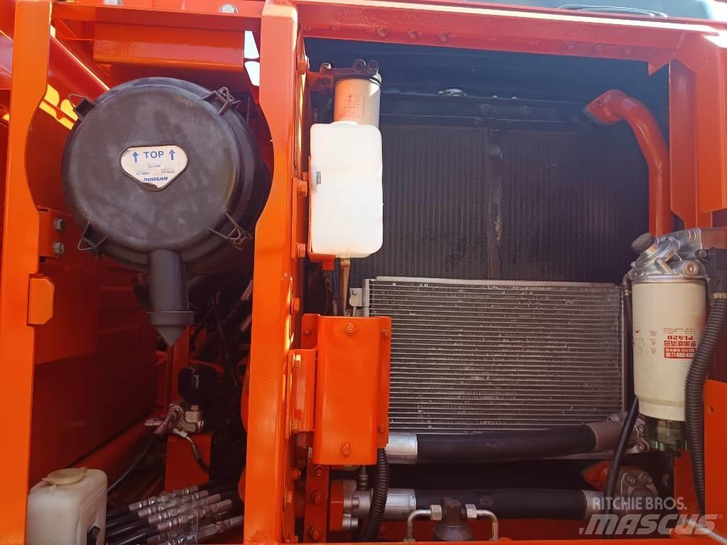 Doosan DX 150 LC 大型油圧ショベル12t以上（パワーショベル・ユンボ）