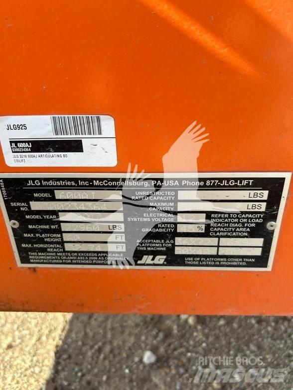 JLG 600AJ ブームリフト　屈伸型