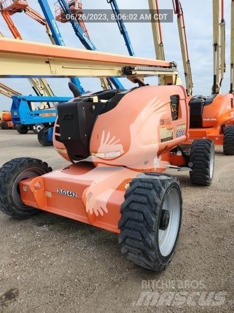 JLG 600AJ ブームリフト　屈伸型