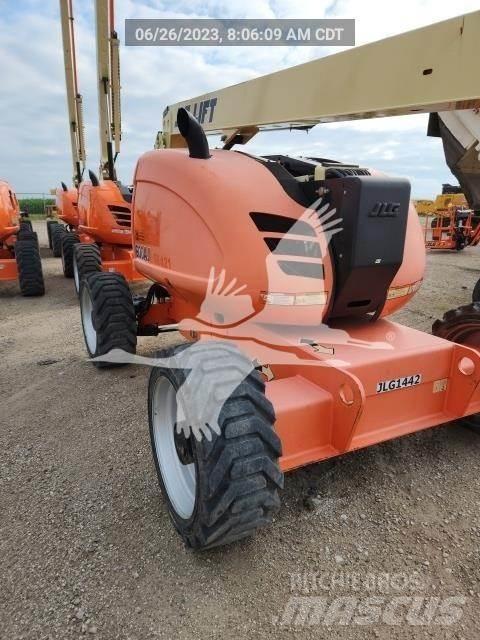 JLG 600AJ ブームリフト　屈伸型