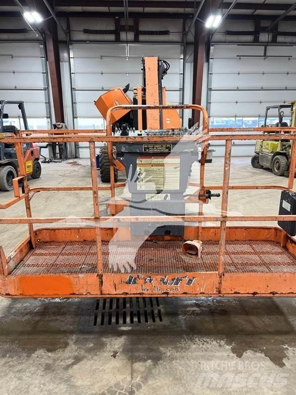 JLG 800AJ ブームリフト　屈伸型