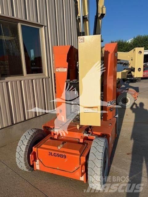 JLG E300AJP ブームリフト　屈伸型