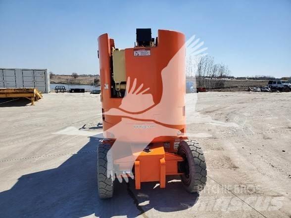 JLG E300AJP ブームリフト　屈伸型